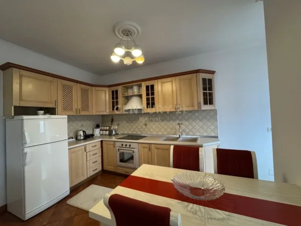 Tirane, jepet me qera apartament 2+1 Kati 6, 100 m² 590 € (Brryli)