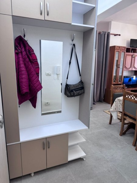 Tirane, jepet me qera apartament 2+1+Ballkon Kati 6, 90 m² 450 € (ne fund te rruges 5 Maj tek Ndertimet e reja)