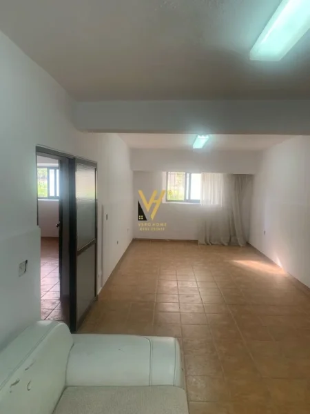 Tirane, jepet me qera zyre Kati 1, 50 m² 600 € (STADIUMI DINAMO)