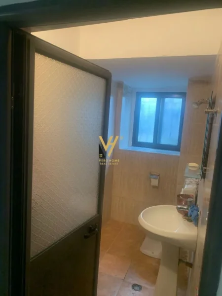 Tirane, jepet me qera zyre Kati 1, 50 m² 600 € (STADIUMI DINAMO)