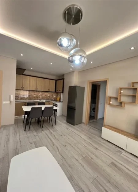 Tirane, jap me qera apartament 2+1+Ballkon Kati 4, 103 m² (Astir, afer bar Bohem)