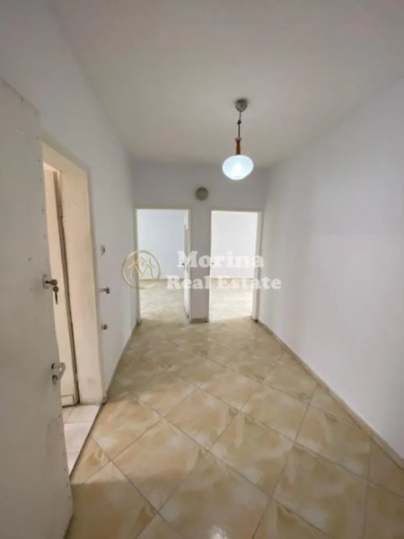 Tirane, jepet me qera apartament 3+1 Kati 1, 120 m² 400 € (Fresku)