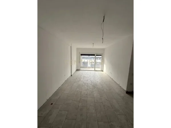 Tirane, shitet apartament 2+1+Ballkon Kati 3, 104 m² 131.950 € (Shkoze)