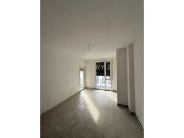 Tirane, shitet apartament 2+1+Ballkon Kati 3, 104 m² 131.950 € (Shkoze)