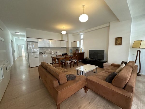 Tirane, jepet me qera apartament 3+1+Aneks+Ballkon Kati 2, 140 m² 1.200 € (Kompleksi Kika 2, Komuna e Parisit)