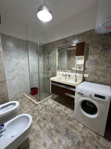 Tirane, jepet me qera apartament 3+1+Aneks+Ballkon Kati 2, 140 m² 1.200 € (Kompleksi Kika 2, Komuna e Parisit)