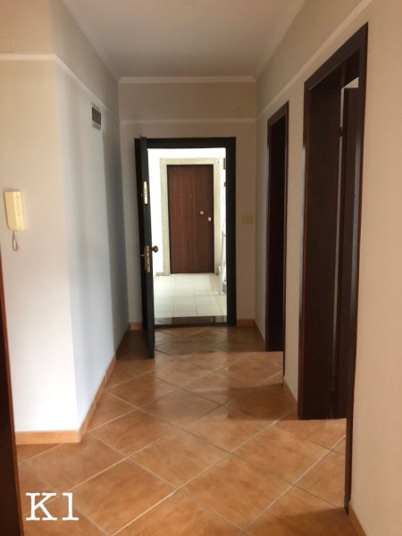 Tirane, jepet me qera zyre Kati 4, 180 m² 1.900 € (Sulejman Delvina)