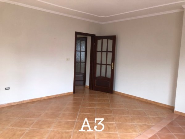 Tirane, jepet me qera zyre Kati 4, 180 m² 1.900 € (Sulejman Delvina)