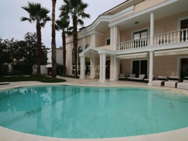 Tirane, shitet Vile 3 Katshe Kati 3, 900 m² 2.500.000 € (Rruga e Dibrës)