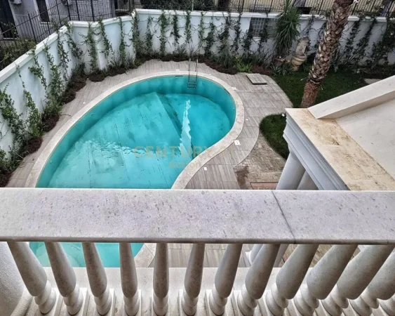 Tirane, shitet Vile 3 Katshe Kati 3, 900 m² 2.500.000 € (Rruga e Dibrës)