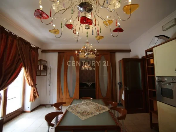 Tirane, shitet Vile 3 Katshe Kati 3, 900 m² 2.500.000 € (Rruga e Dibrës)