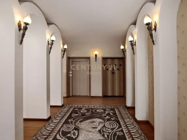 Tirane, shitet Vile 3 Katshe Kati 3, 900 m² 2.500.000 € (Rruga e Dibrës)