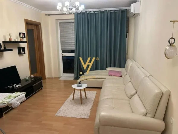 Tirane, jepet me qera apartament 2+1+Ballkon Kati 5, 75 m² 650 € (SELVIA)