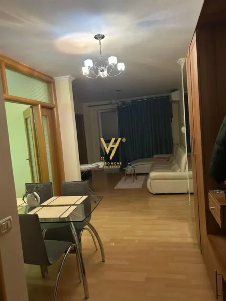 Tirane, jepet me qera apartament 2+1+Ballkon Kati 5, 75 m² 650 € (SELVIA)