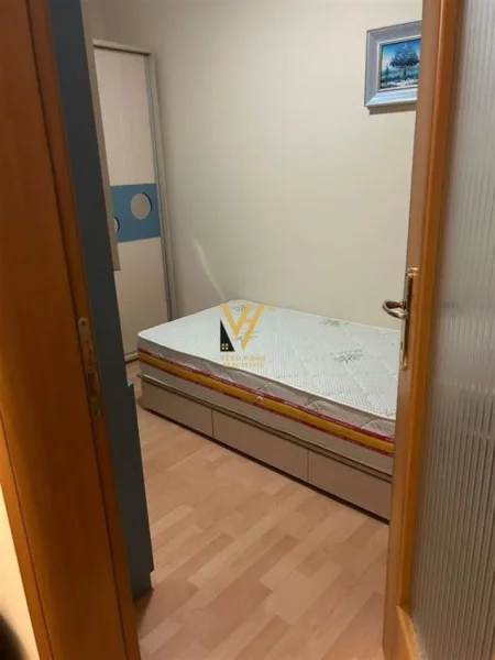 Tirane, jepet me qera apartament 2+1+Ballkon Kati 5, 75 m² 650 € (SELVIA)