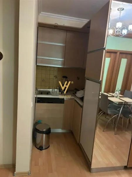 Tirane, jepet me qera apartament 2+1+Ballkon Kati 5, 75 m² 650 € (SELVIA)