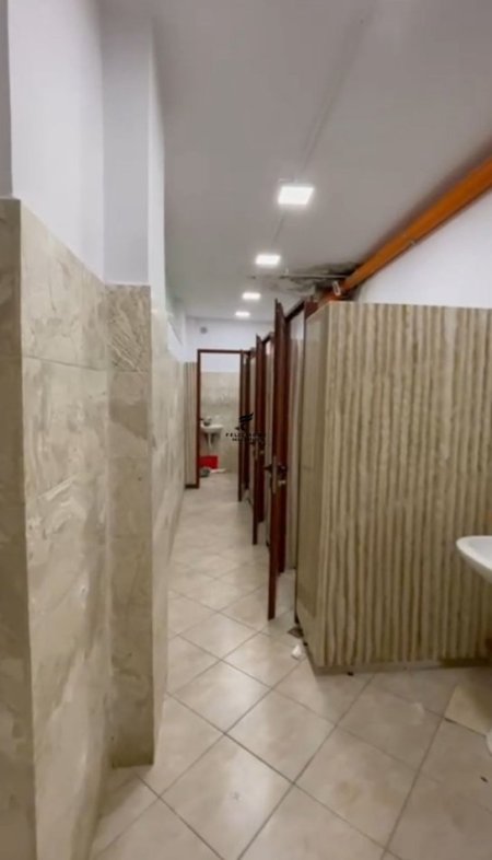 Tirane, jepet me qera ambjent biznesi Kati 0, 290 m² 2.200 € (RRUGA E KOSOVAREVE)