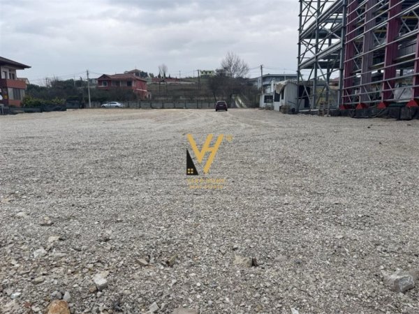 Tirane, jepet me qera toke , 2.000 m² (VORE)