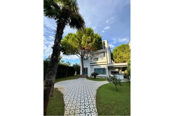 Durres, shitet Vile 4+1 Kati 2, 550 m² 980.000 € 