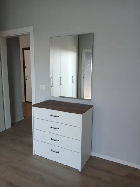 Tirane, jepet me qera apartament 1+1 Kati 7, 77 m² 500 € (Rruga 5 Maji)