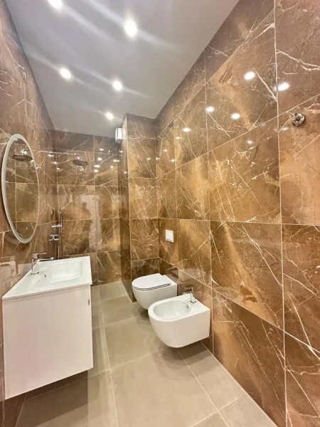 Tirane, jepet me qera zyre , 161 m² 1.600 € (Rr. E Kavajes)