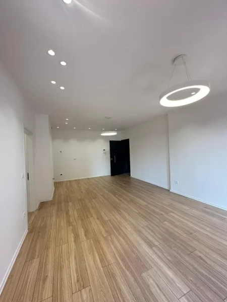 Tirane, jepet me qera zyre , 161 m² 1.600 € (Rr. E Kavajes)