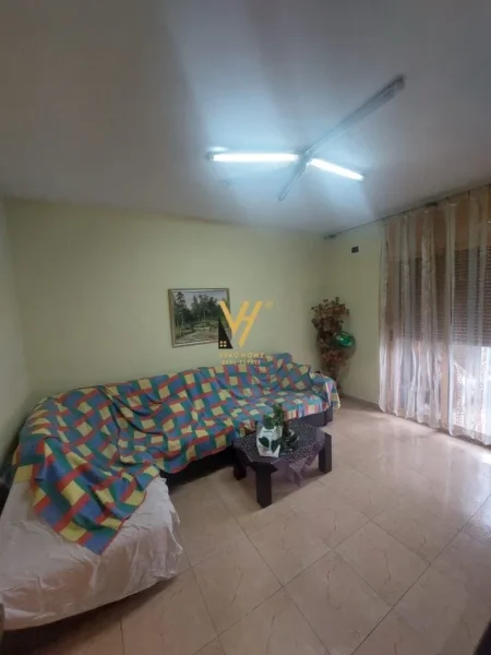 Tirane, jepet me qera apartament 3+1+Ballkon Kati 4, 100 m² 1.000 € (MYSLYM SHYRI)