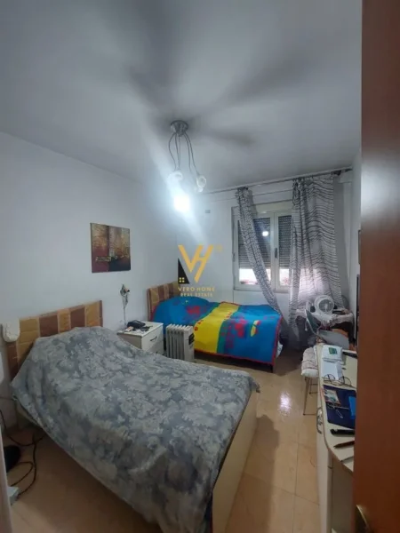 Tirane, jepet me qera apartament 3+1+Ballkon Kati 4, 100 m² 1.000 € (MYSLYM SHYRI)