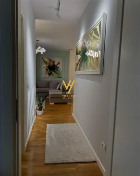 Tirane, jepet me qera apartament 1+1+Ballkon Kati 3, 75 m² 1.000 € (RRUGA E BARRIKADAVE)