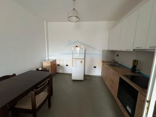 Durres, shitet apartament 1+1+Ballkon Kati 2, 70 m² 92.000 € (qerret kavaje)