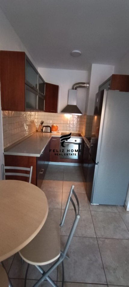 Tirane, jepet me qera apartament 1+1+Ballkon Kati 5, 63 m² 500 € (ZOGU I ZI)