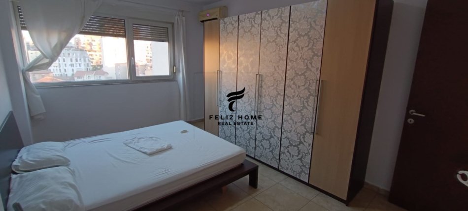 Tirane, jepet me qera apartament 1+1+Ballkon Kati 5, 63 m² 500 € (ZOGU I ZI)