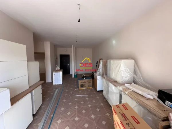 Vlore, shitet apartament 2+1+Ballkon Kati 9, 96 m² 105.000 € (Rruga Gjergj Kastrioti)