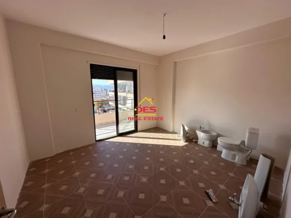 Vlore, shitet apartament 2+1+Ballkon Kati 9, 96 m² 105.000 € (Rruga Gjergj Kastrioti)