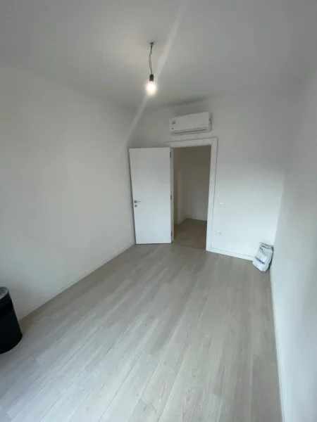 Tirane, jepet me qera apartament 3+1+Ballkon Kati 1, 100 m² 699 € (21 Dhjetori)