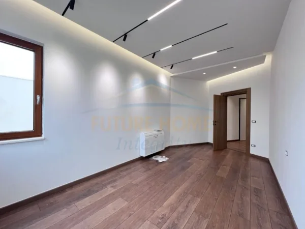 Tirane, shitet apartament 3+1+2+2Poste Parkimi Kati 2, 164 m² 600.000 € (Green Valley, Liqeni i Thate)