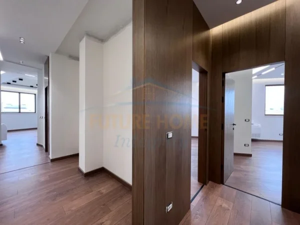 Tirane, shitet apartament 3+1+2+2Poste Parkimi Kati 2, 164 m² 600.000 € (Green Valley, Liqeni i Thate)
