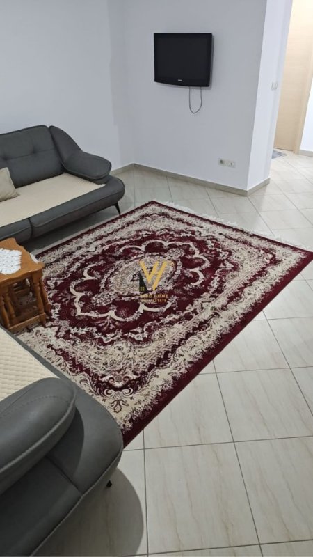 Tirane, jepet me qera apartament 1+1+Ballkon Kati 3, 65 m² 400 € (UNAZA E RE)