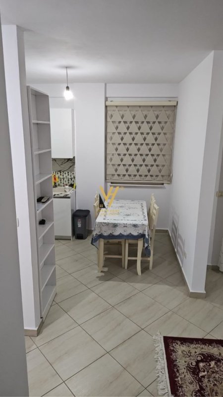 Tirane, jepet me qera apartament 1+1+Ballkon Kati 3, 65 m² 400 € (UNAZA E RE)