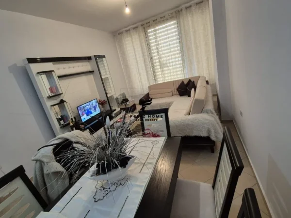 Tirane, jepet me qera zyre Kati 2, 60 m² 450 € (YZBERISHT)