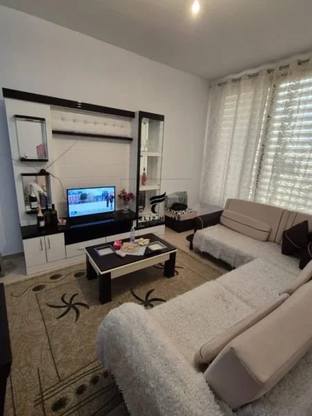 Tirane, jepet me qera zyre Kati 2, 60 m² 450 € (YZBERISHT)