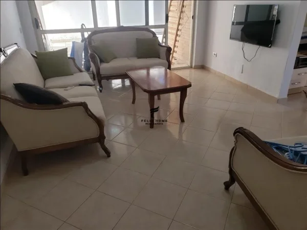 Tirane, jepet me qera apartament 2+1+Ballkon Kati 2, 145 m² 550 € (ISH FUSHA E AVIACIONIT)