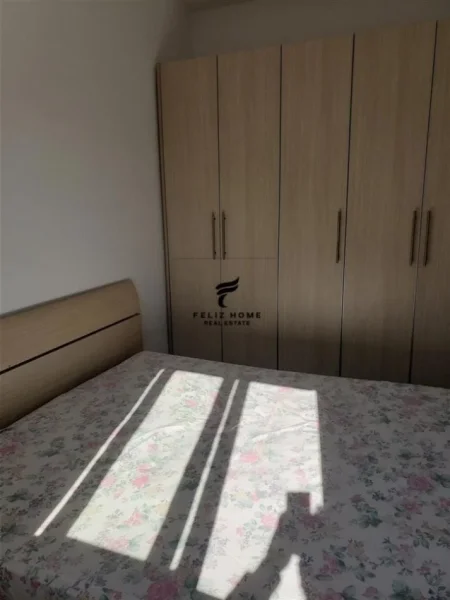 Tirane, jepet me qera apartament 2+1+Ballkon Kati 2, 145 m² 550 € (ISH FUSHA E AVIACIONIT)