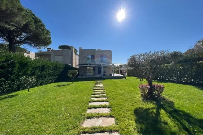 Durres, shitet Vile 2+1 Kati 1, 512 m² 550.000 € (Gjirin e Lalzit)