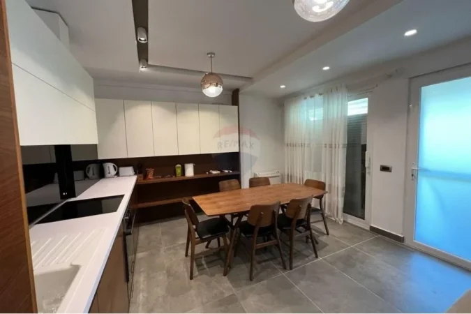 Durres, shitet Vile 2+1 Kati 1, 512 m² 550.000 € (Gjirin e Lalzit)