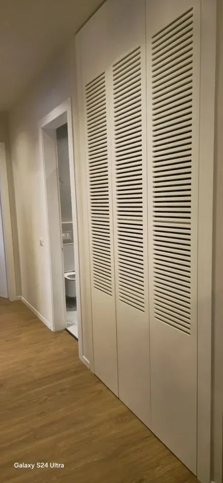 Tirane, jepet me qera apartament 2+1+Ballkon Kati 5, 125 m² 1.200 € (Kompleksi Deliorgji)