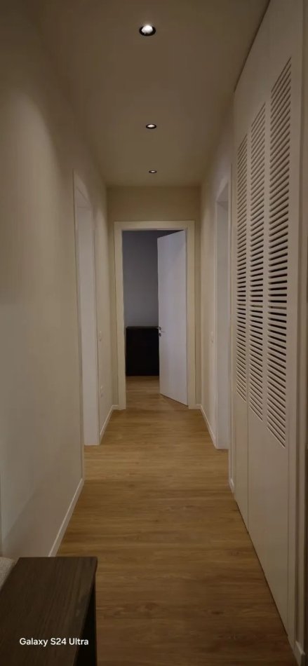 Tirane, jepet me qera apartament 2+1+Ballkon Kati 5, 125 m² 1.200 € (Kompleksi Deliorgji)