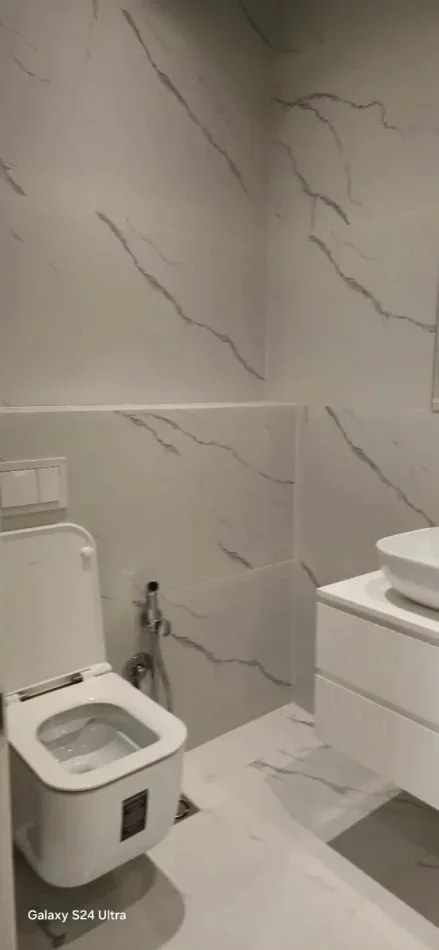 Tirane, jepet me qera apartament 2+1+Ballkon Kati 5, 125 m² 1.200 € (Kompleksi Deliorgji)