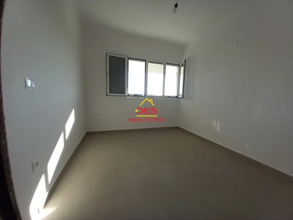 Vlore, shitet Vile 3+1+Aneks+Ballkon Kati 0, 280.000 € (Rruga Lef Sallata)