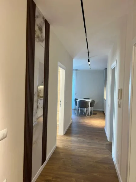 Tirane, jepet me qera apartament 2+1 , 97 m² 1.200 € (Komuna Parisit)